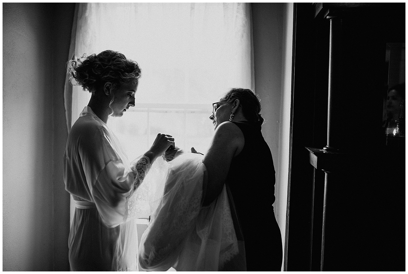 intimate wedding details, intimate wedding dress, bride getting ready, mother of the bride, emotional storytelling